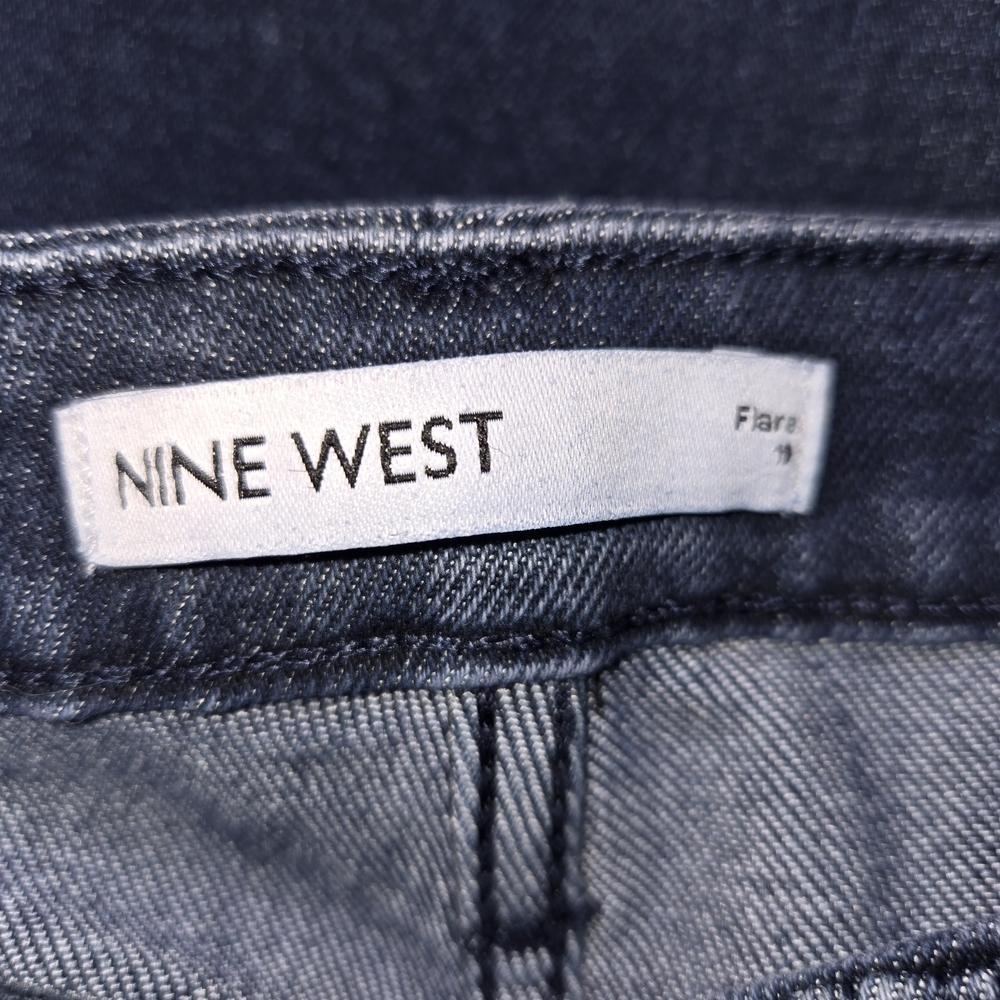 Nine West NEW High-Rise Flare Jeans in Dark Wash - Size 10 - Picture 6 of 9